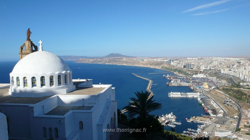 253.JPG - Santa-Cruz et la montagne des Lions au fond - 2010