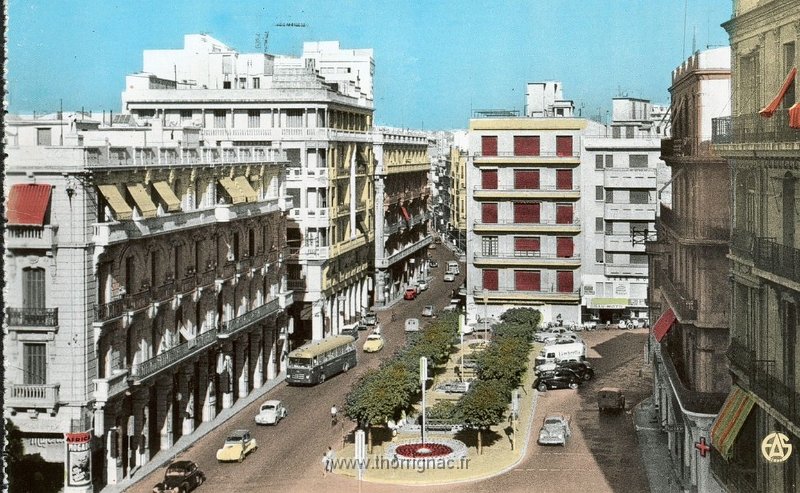 272.jpg - Place des Victoires, années 1950/1960