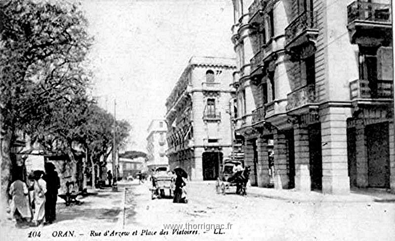 273.jpg - Place des Victoires en 1900