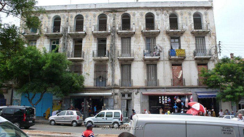 283.jpg - Le 46 , boulevard de Mascara . Il y avait la pharmacie Bensadoun et la droguerie Figari - 2010