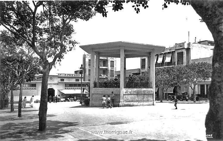 297.jpg - Kiosque à Saint Eugene