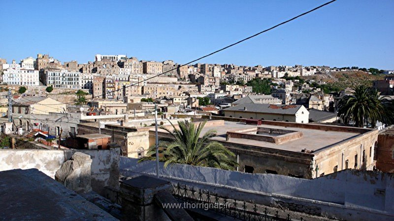 302.jpg - Photo prise depuis le parvis de l'église Saint-Louis - 2010