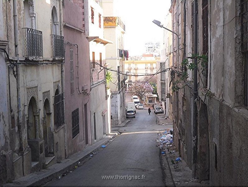 353.jpg - Rue de l'Alma vers Place Hoche depuis rue Adolphe Cousin