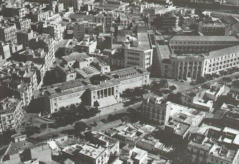369.jpg - Vue aérienne sur le Musée et le Lycée Ardaillon