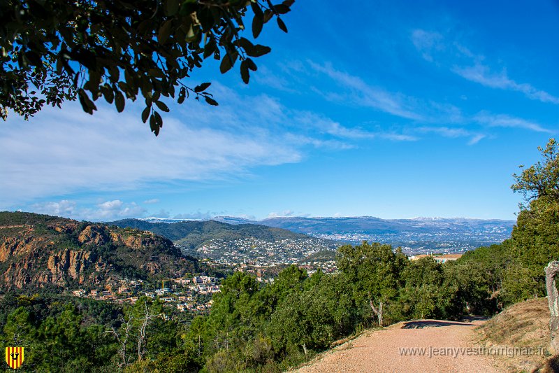 Notre Dame d Afrique 29 01 21 1.jpg - Théoule (06) - Vers Notre Dame d'Afrique . 29 janvier 2021