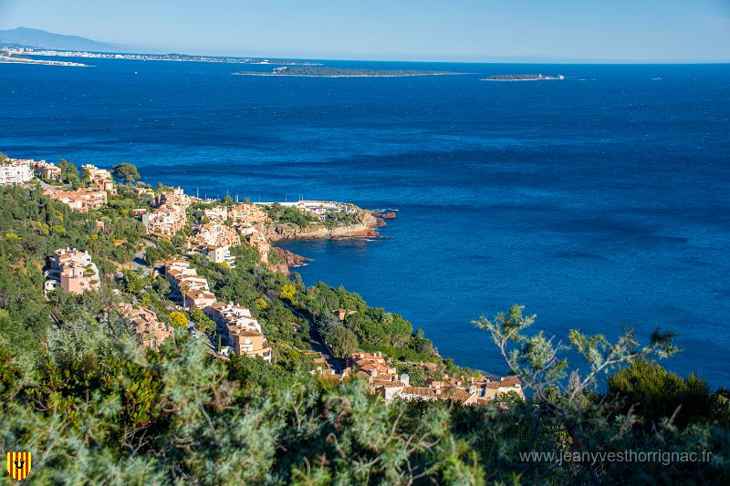 Notre Dame d Afrique 29 01 21 30.jpg - Théoule (06) - Vue depuis le col de Théoule - 29 janvier 2021