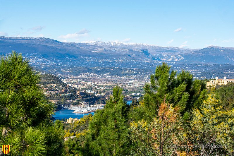 Notre Dame d Afrique 29 01 21 35.jpg - Théoule (06) - Vue sur le port de Théoule - 29 janvier 2021