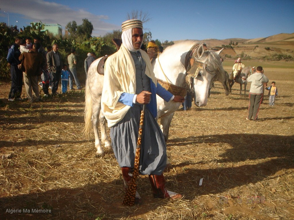 11.JPG - Fantasia autour d'Aïn-Youcef (Lavayssière) en 2008 - Photo Mohamed.