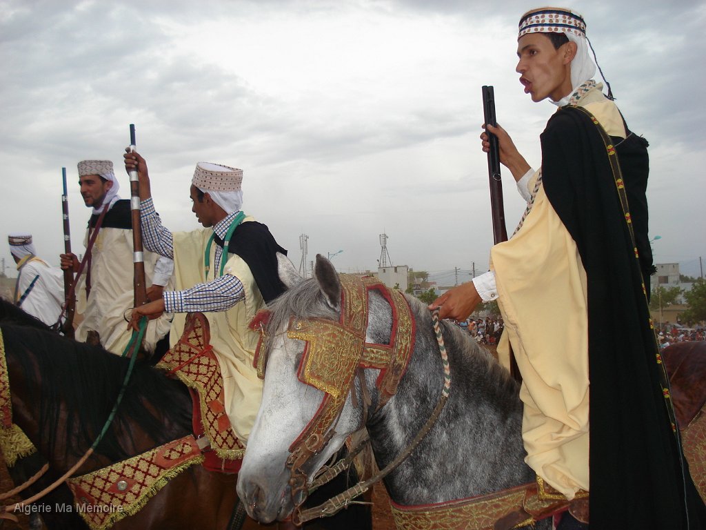 8.jpg - Fantasia autour d'Aïn-Youcef (Lavayssière) en 2008 - Photo Mohamed.