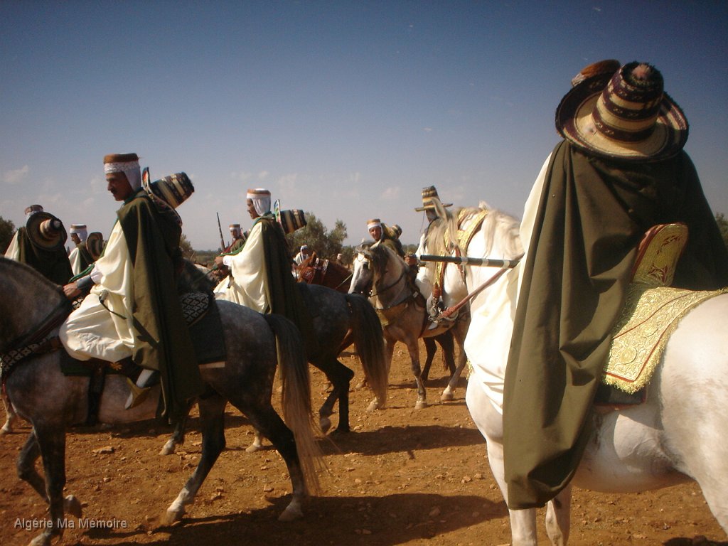 9.JPG - Fantasia autour d'Aïn-Youcef (Lavayssière) en 2008 - Photo Mohamed.