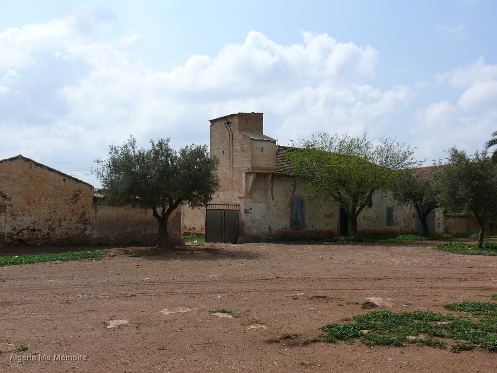 Devant la ferme.JPG - L'entrée de la ferme
