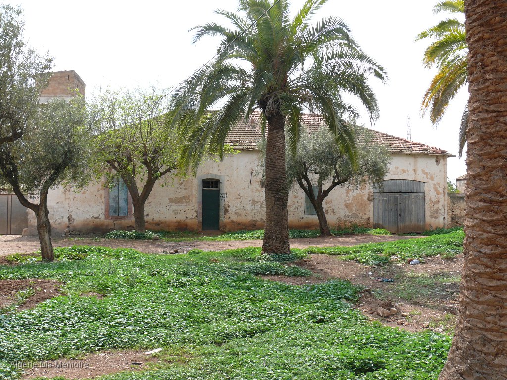P1010050.JPG - La partie de la ferme où habitait la famille Jean PORTALÈS