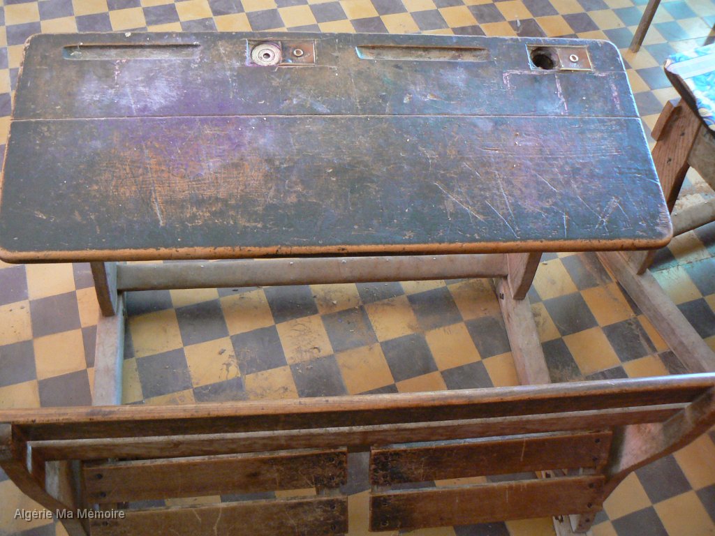 0023.jpg - Bureau d'écolier - 2007 - (Photo Gérard Geider)