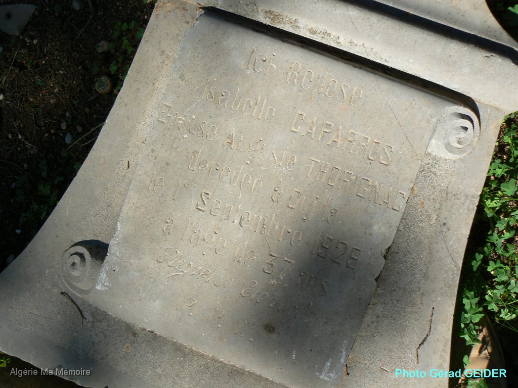 Tombe de notre grand mere.jpg - La tombe de notre grand-mère Isabelle Caparros épouse Auguste Thorrignac - 2007 - (Photo Gérard Geider)