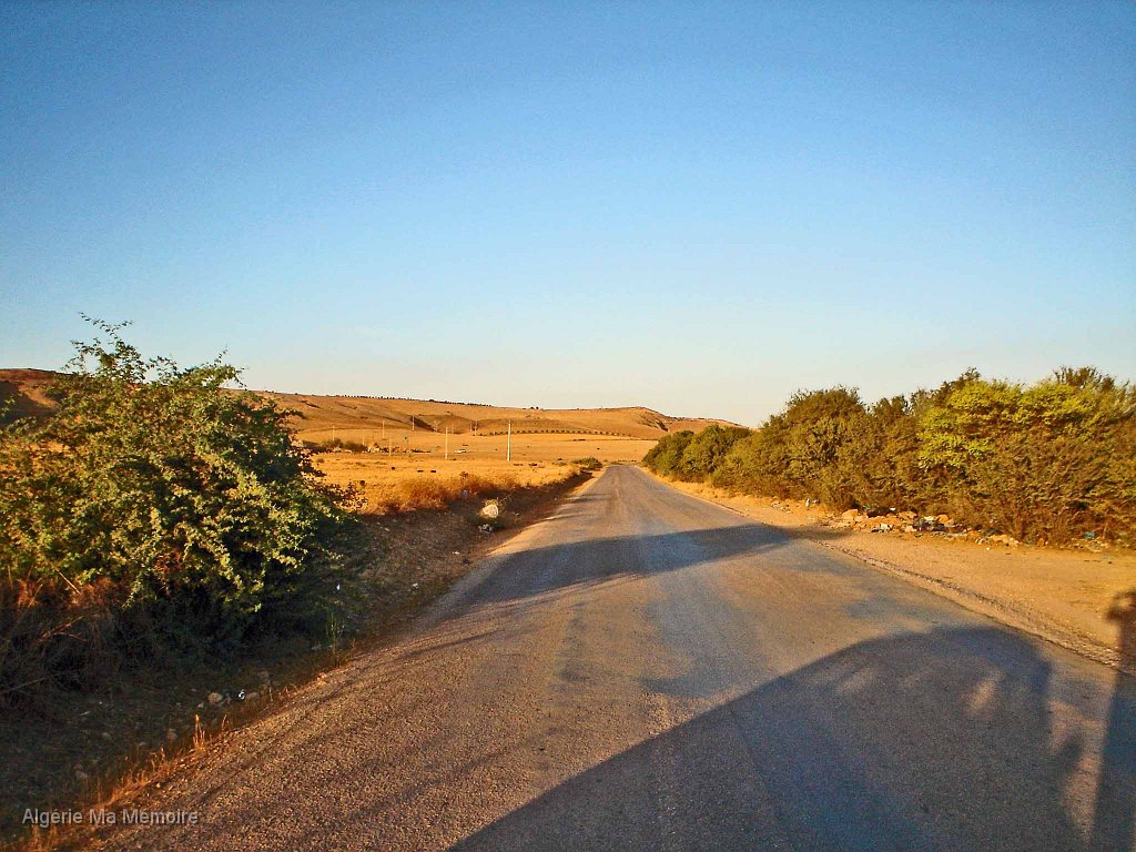 7.JPG - La route vers la commune de BenseKrane (Pont de l'Isser) - Août 2012                              