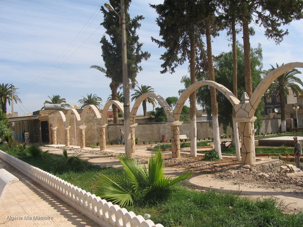 IMG 0336.JPG - La place