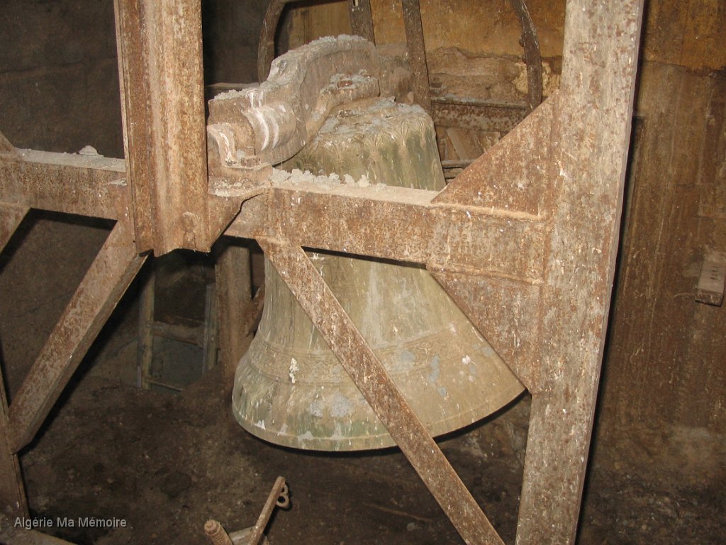 IMG 0349.JPG - Cloche de l'église