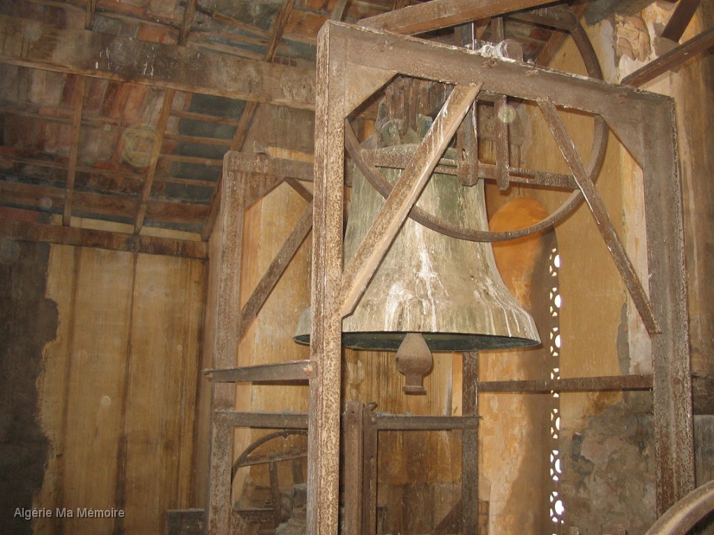 IMG 0351.JPG - Cloche de l'église