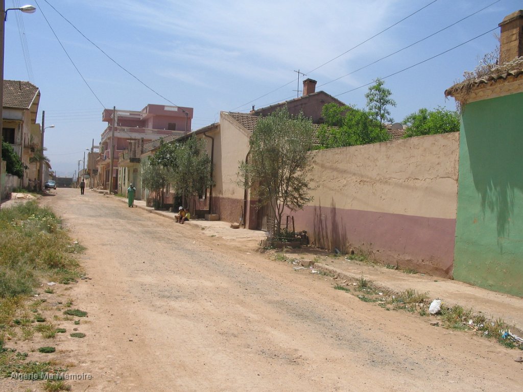 IMG 0397.JPG - La rue en direction des écoles