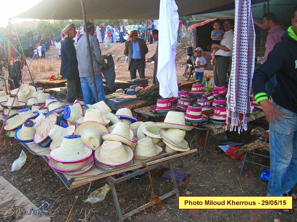 DSCN7629.JPG - Fantasia organisée à droite de l'entrée de Lavayssière en provenance de Remchi (Montagnac) - 29 mai 2015