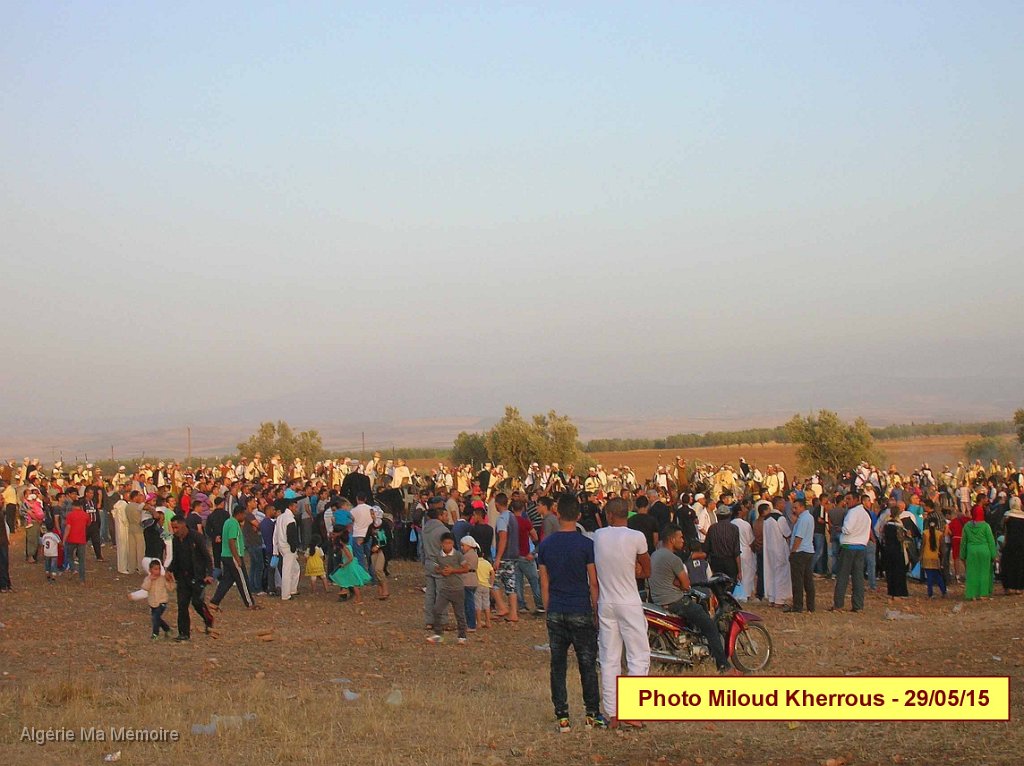 DSCN7630.JPG - Fantasia organisée à droite de l'entrée de Lavayssière en provenance de Remchi (Montagnac) - 29 mai 2015
