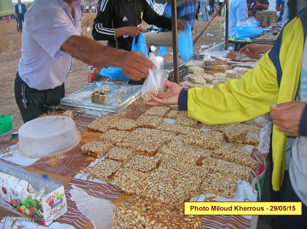 DSCN7640.JPG - Fantasia organisée à droite de l'entrée de Lavayssière en provenance de Remchi (Montagnac) - 29 mai 2015
