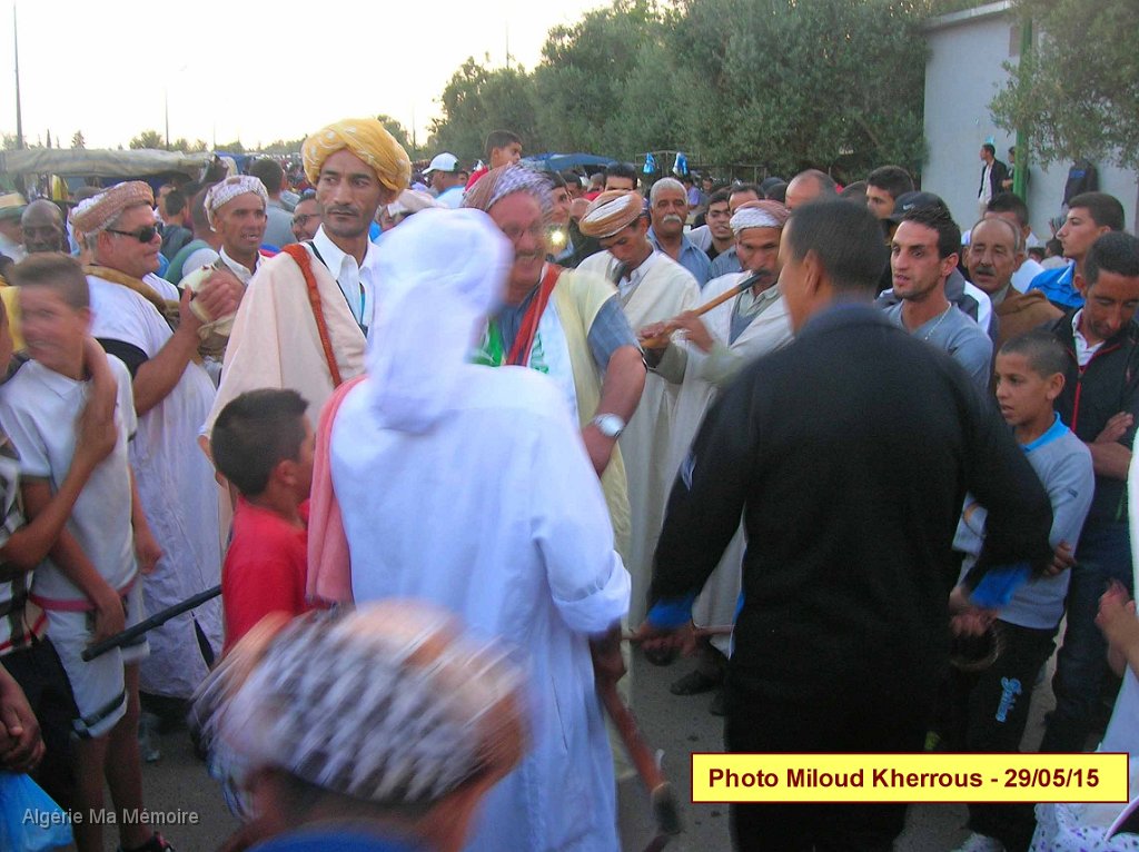 DSCN7642.JPG - Fantasia organisée à droite de l'entrée de Lavayssière en provenance de Remchi (Montagnac) - 29 mai 2015