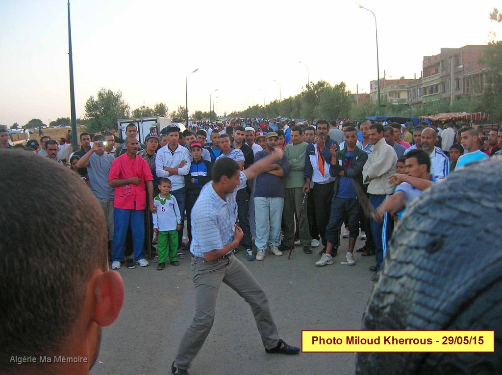 DSCN7644.JPG - Fantasia organisée à droite de l'entrée de Lavayssière en provenance de Remchi (Montagnac) - 29 mai 2015