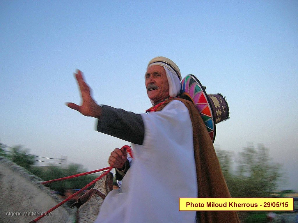 DSCN7649.JPG - Fantasia organisée à droite de l'entrée de Lavayssière en provenance de Remchi (Montagnac) - 29 mai 2015
