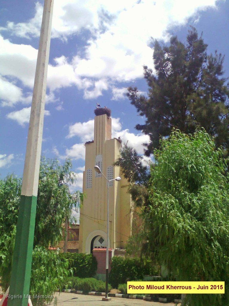 renovation eglise 12.jpg - L'ancienne église repeinte par Miloud Kherrous et son équipe