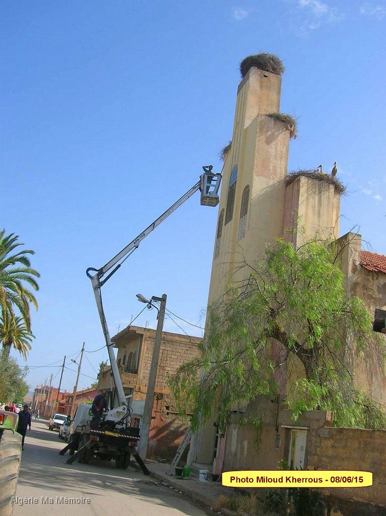 renovation eglise 2.JPG - La mise en chantier du ravalement de l'ancienne église par Miloud Kherrous et son équipe - 08 juin 2015