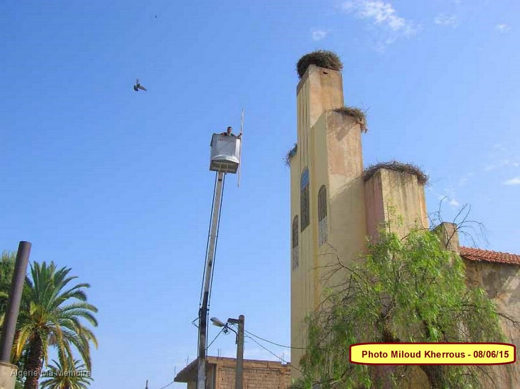 renovation eglise 3.JPG - La mise en chantier du ravalement de l'ancienne église par Miloud Kherrous et son équipe - 08 juin 2015