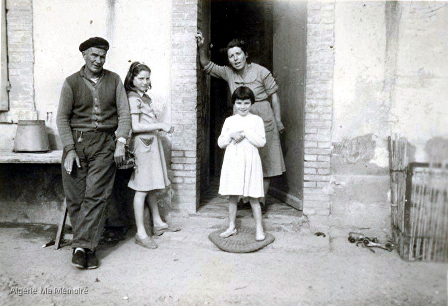 La ferme avant 1962 8.jpg - La famille Jean Portales qui gérait la ferme Yvon Grasset