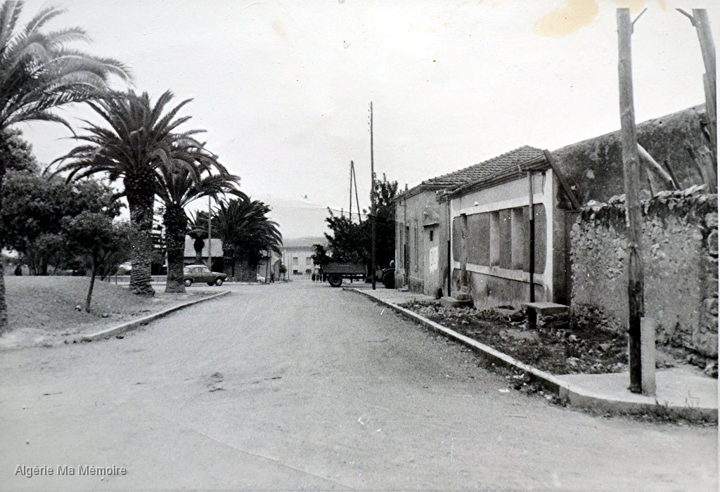 Rue lavayssiere en bas de la maison Santander.jpg - La rue côté maison Louis Santander
