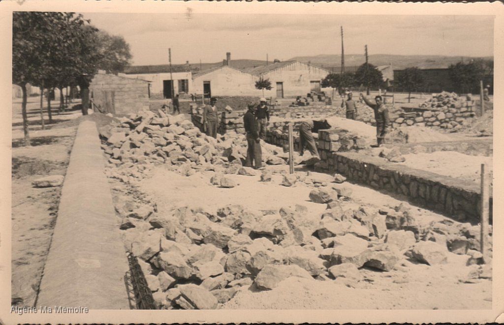 mairie construction.jpg - Construction de la future Mairie, fin année 1950