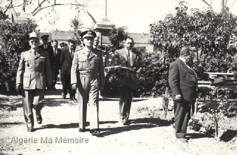 monument.jpg - Cérémonie au monument aux morts