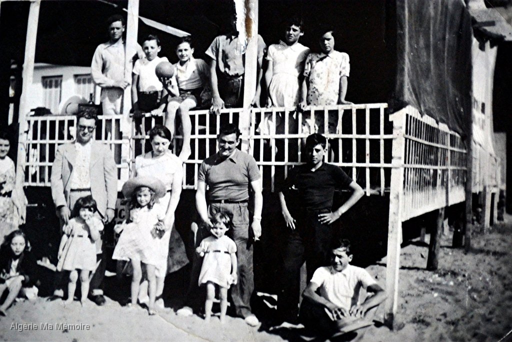 Classe CEP Lavayssiere 1934 a Rajgoune instituteurs Mr Boitiant et Mr Picard.jpg - Classe CEP de Lavayssière 1934 à Rajgoune. Instituteurs Mrs Boitiant et picard