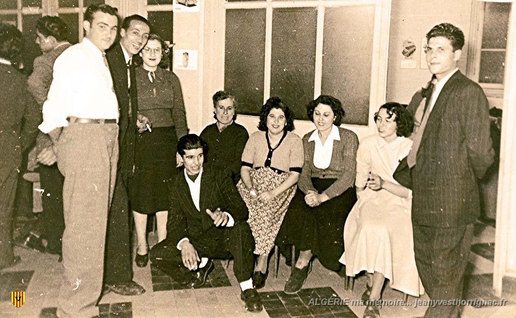 Au bal de Chez Berliet Gaby Salmeron  Mauricette et Helene Serrano Jeannette Robles et Toulie Gaby.jpg - Au bal de chez Berliet à Oran. A gauche,  Gaby Salmeron  Mauricette et Helene Serrano Jeannette Robles et Toulie Gaby.